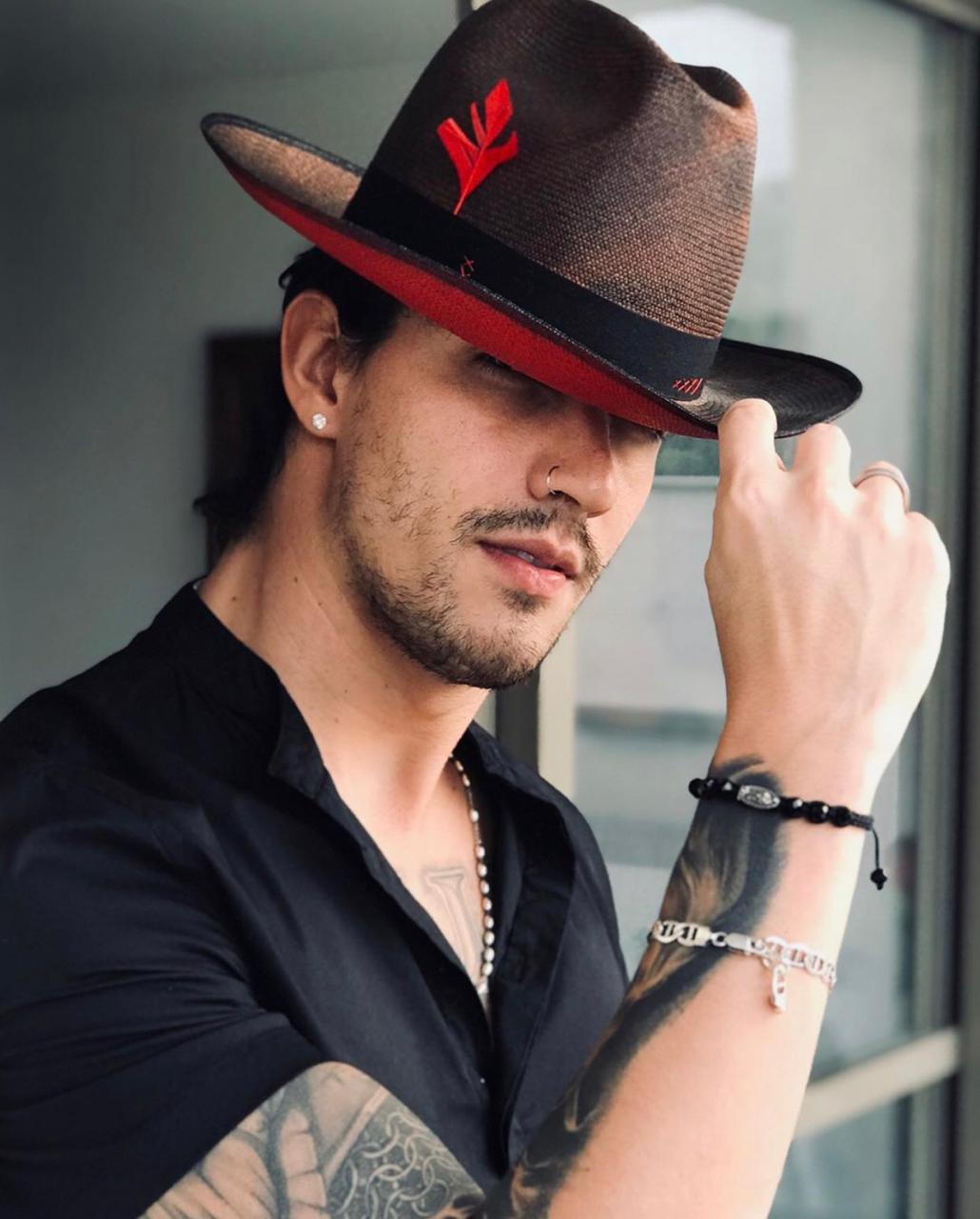 Alejandro Escudero Presenta Su Nuevo Tema Musical El Contrato ZEX