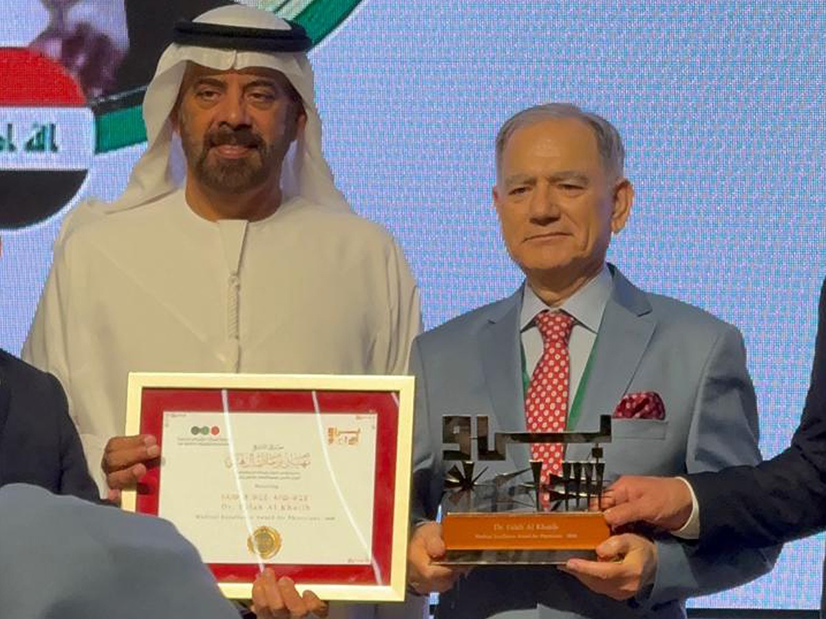 Dr. Falah Al Khatib, Vice President of the Emirates Oncology Society presented with the Lifetime Achievement Award